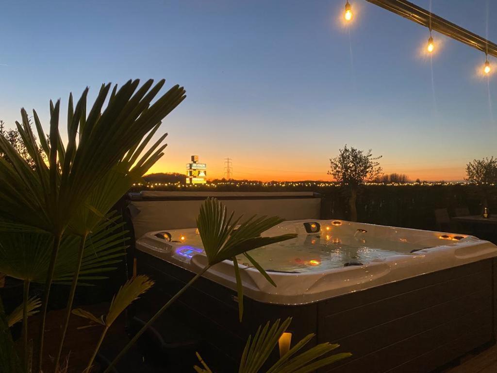 Wellness Dome Penthouse Suite Керкраде Экстерьер фото
