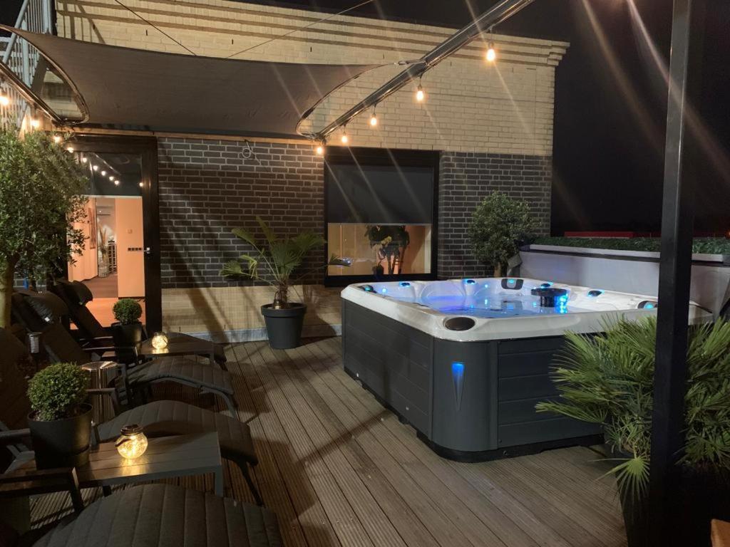 Wellness Dome Penthouse Suite Керкраде Экстерьер фото